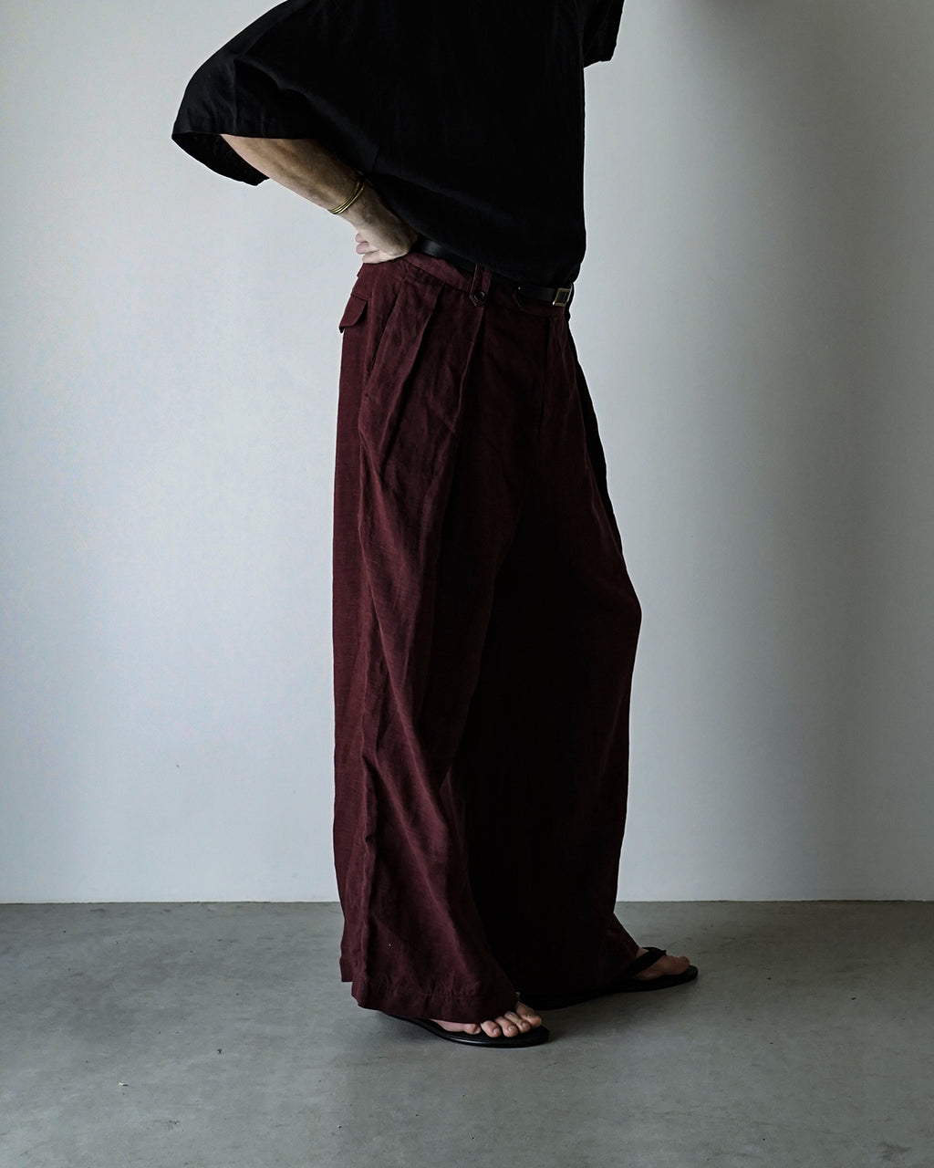 French Linen Back Belt 3Tuck Wide Straight Trousers <#burgundy>