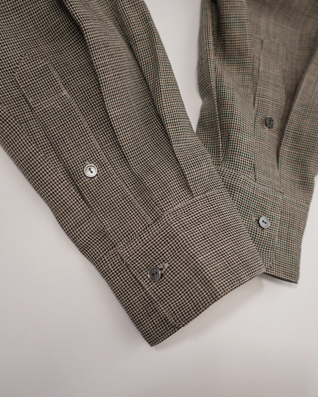 Linen-Tencel Double Pocket Regular Collar Over Shirt <#black×beige>