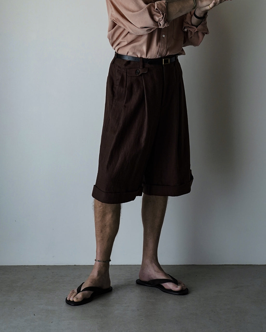 Linen Twill Coin Pocket 2Tuck Double-Hem Shorts <#browm>