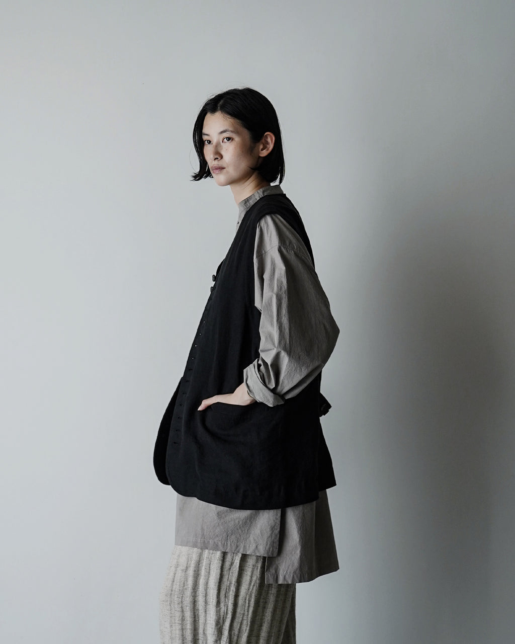 French Linen Back Belt Button Design V-Neck Vest <#black>