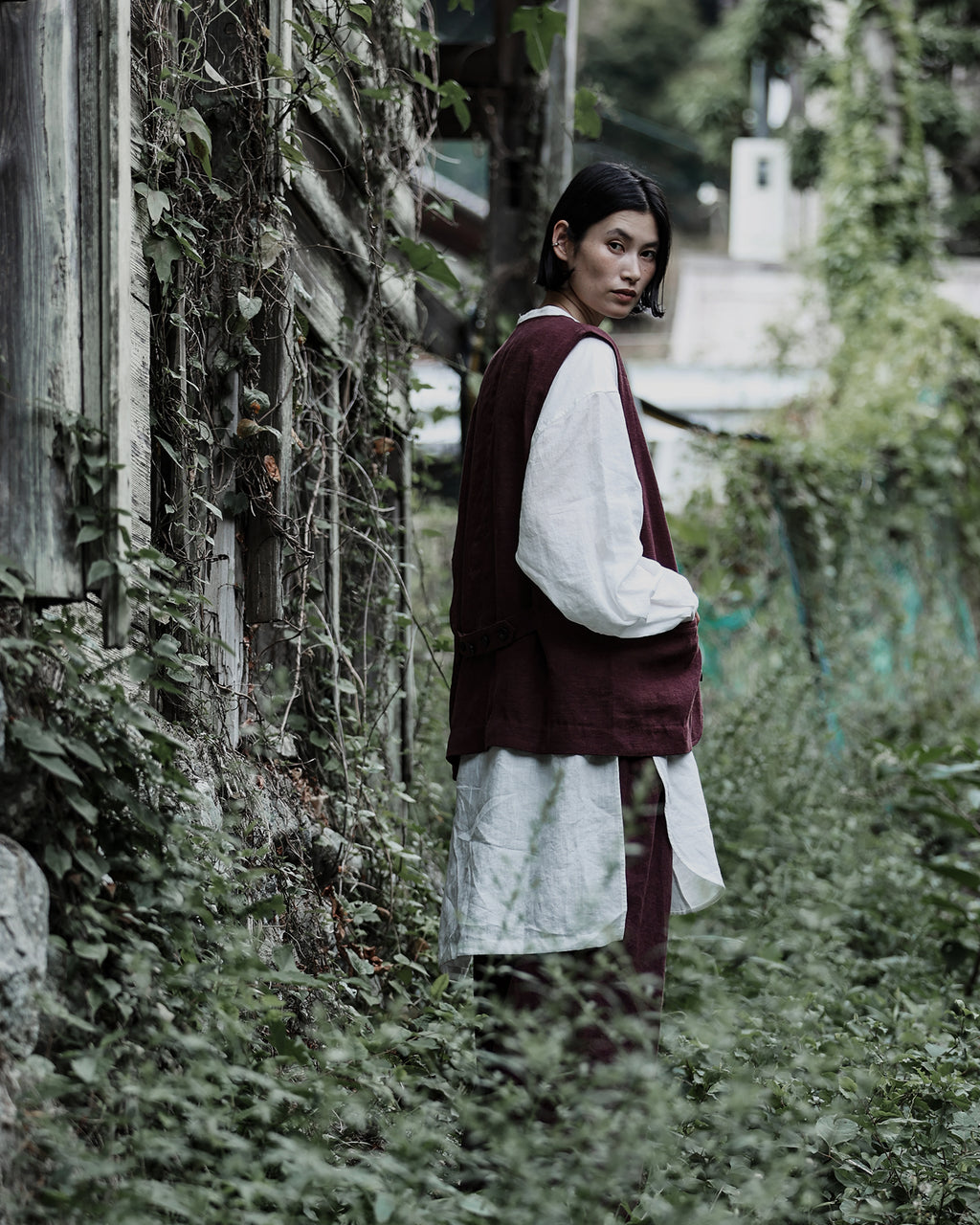 French Linen Back Belt Button Design V-Neck Vest <#burgundy>