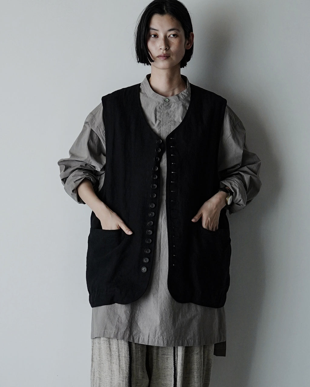 French Linen Back Belt Button Design V-Neck Vest <#black>