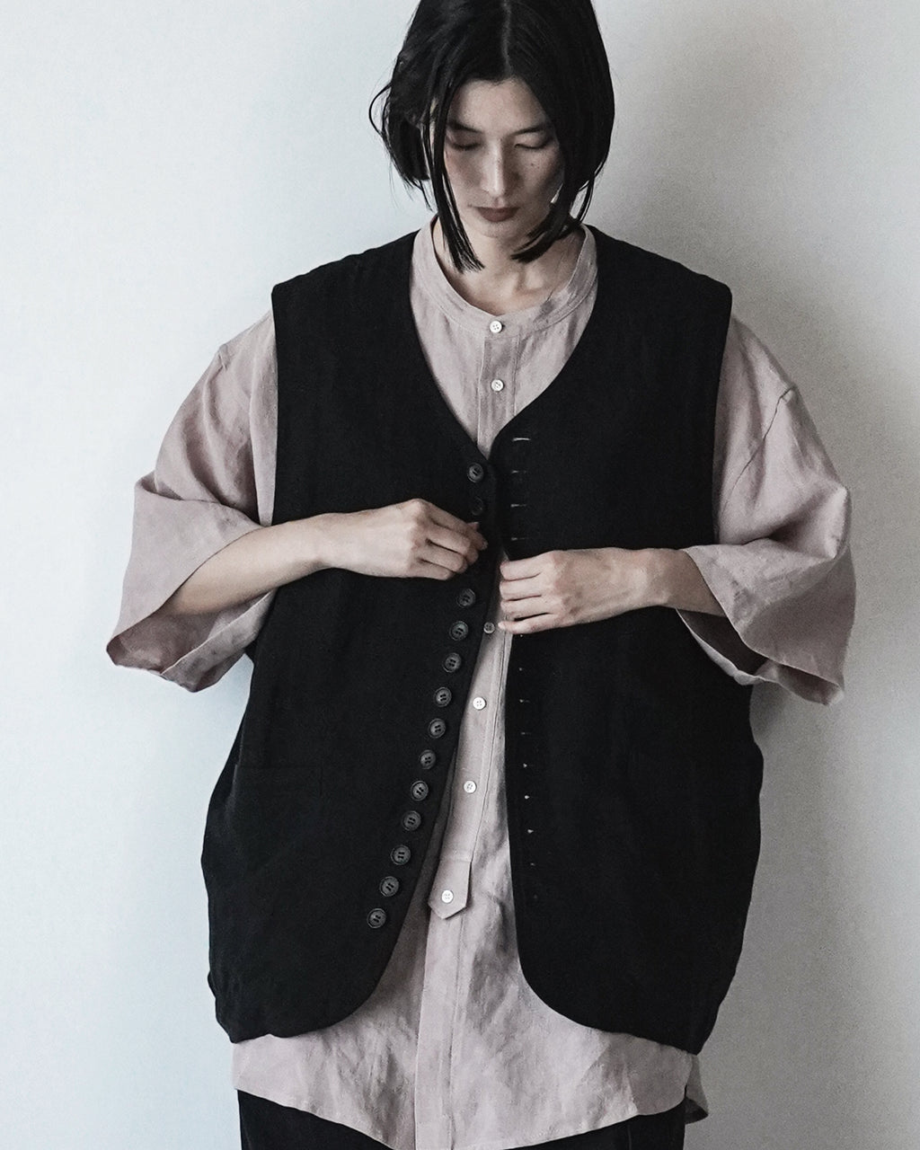 French Linen Back Belt Button Design V-Neck Vest <#black>