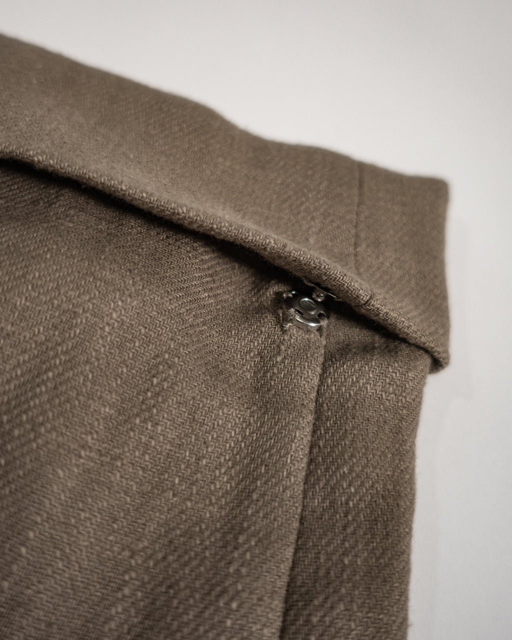 Linen Twill Coin Pocket 2Tuck Double-Hem Shorts <#beige>