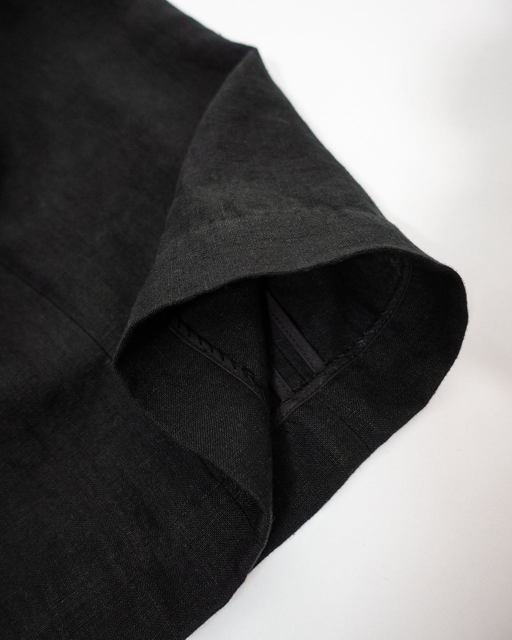 French Linen Back Belt 3Tuck Wide Straight Trousers <#black>