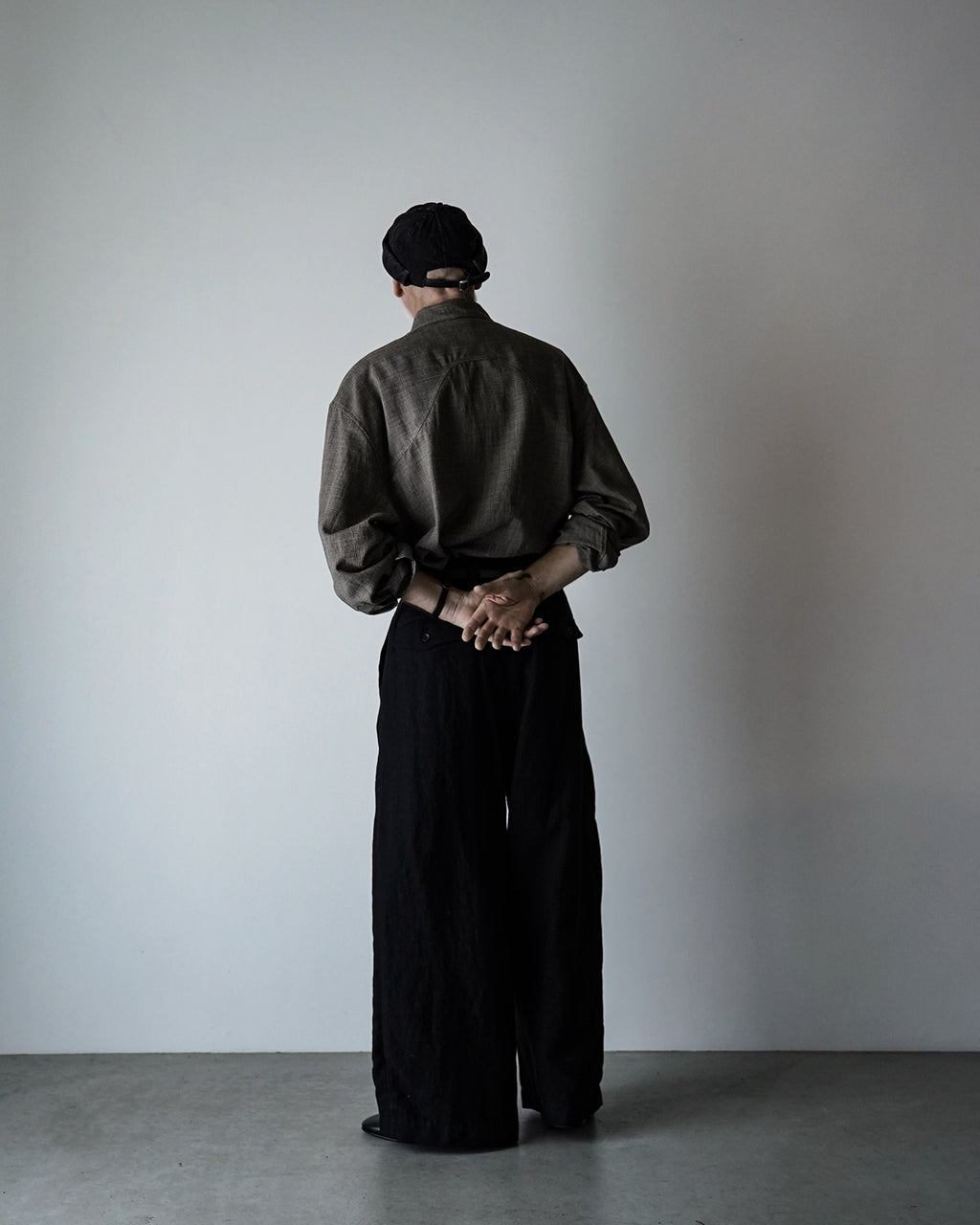 French Linen Back Belt 3Tuck Wide Straight Trousers <#black>