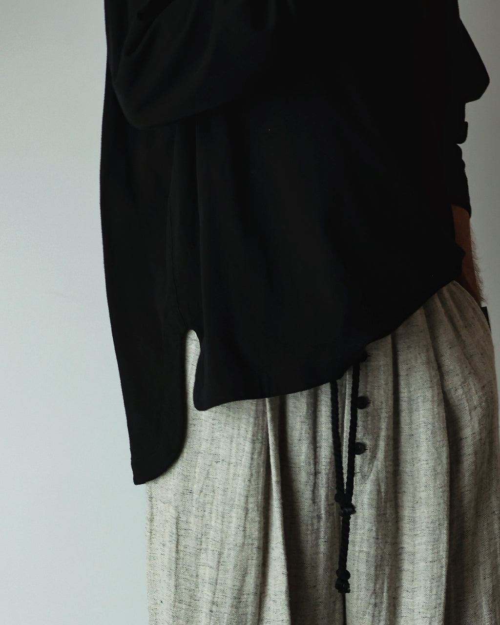 Cotton Linen Hem Round Skipper Long-Sleeve Tee <#black>