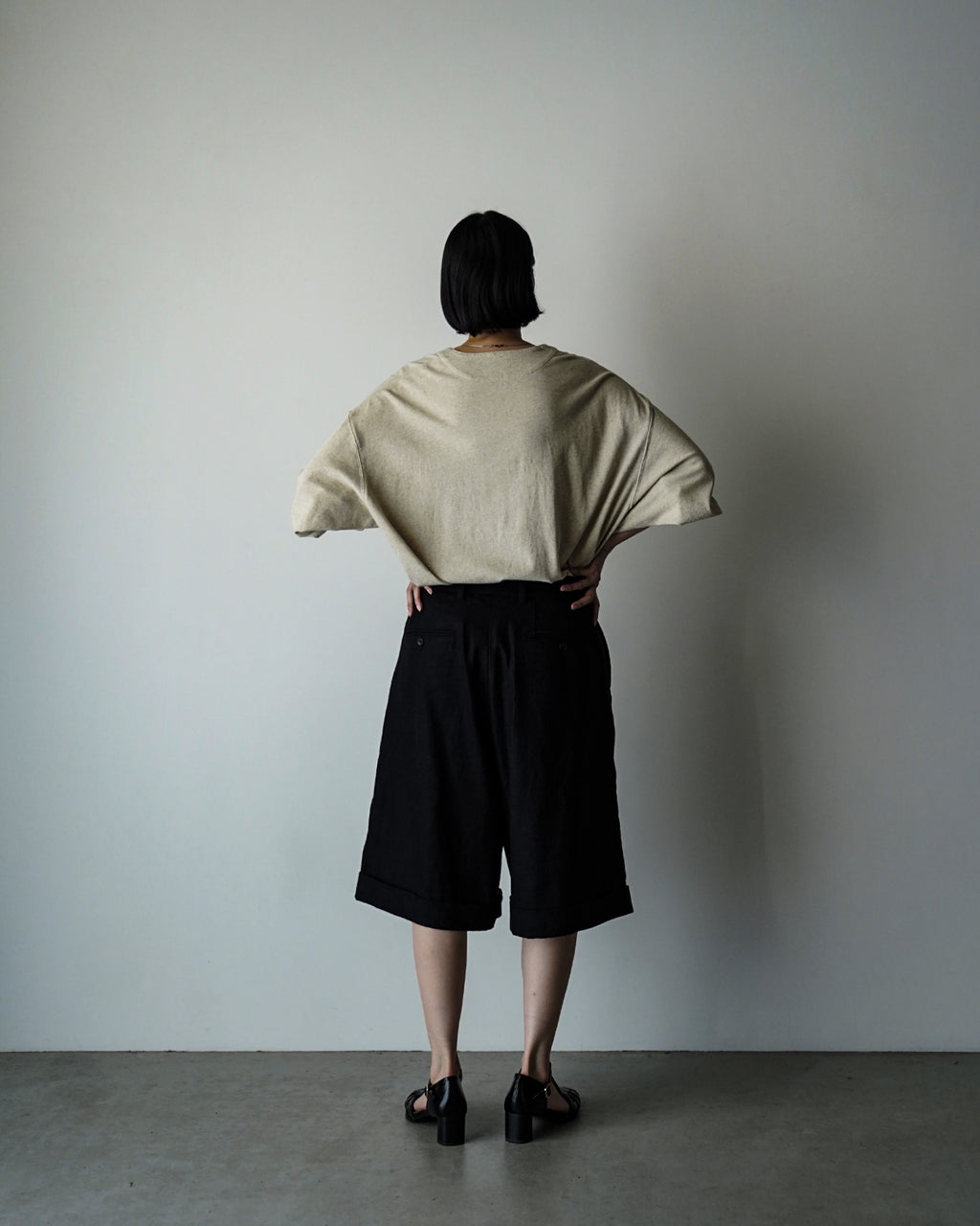 Linen Twill Coin Pocket 2Tuck Double-Hem Shorts <#black>