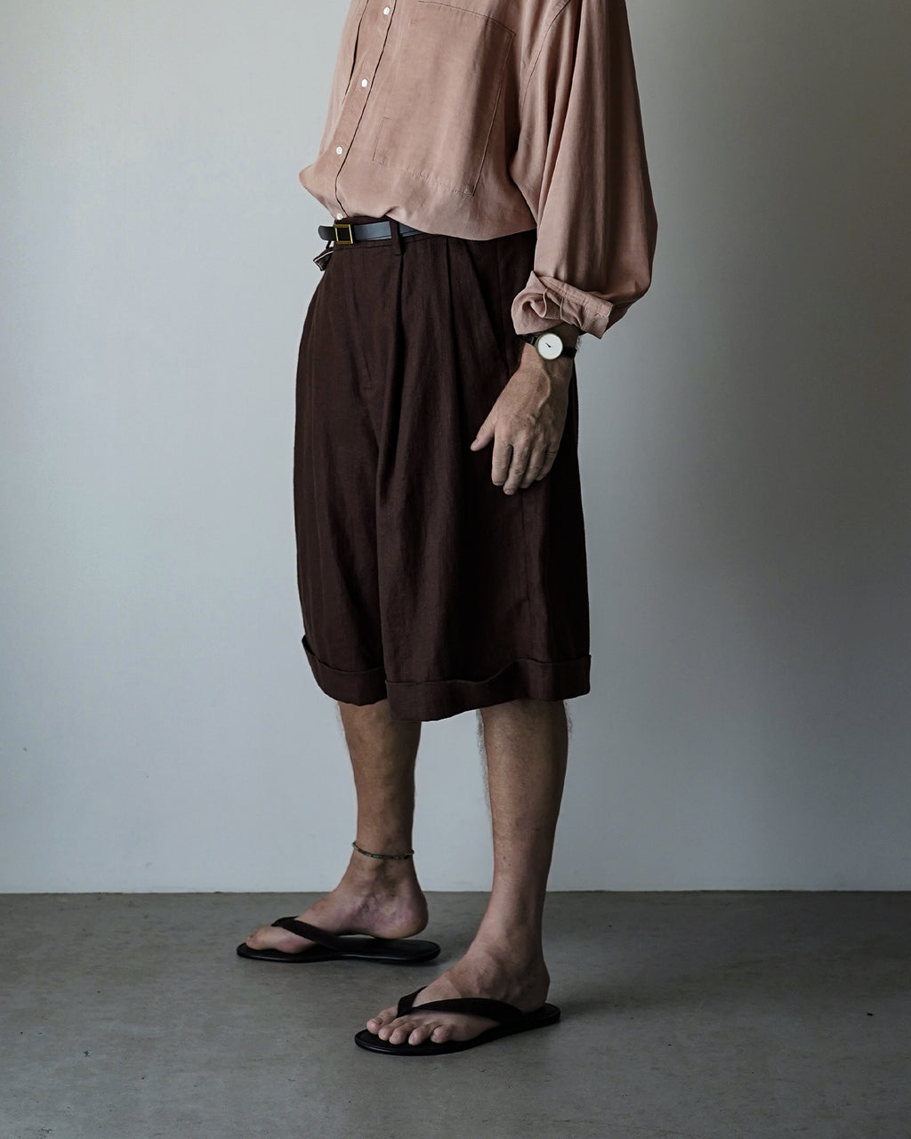 Linen Twill Coin Pocket 2Tuck Double-Hem Shorts <#browm>