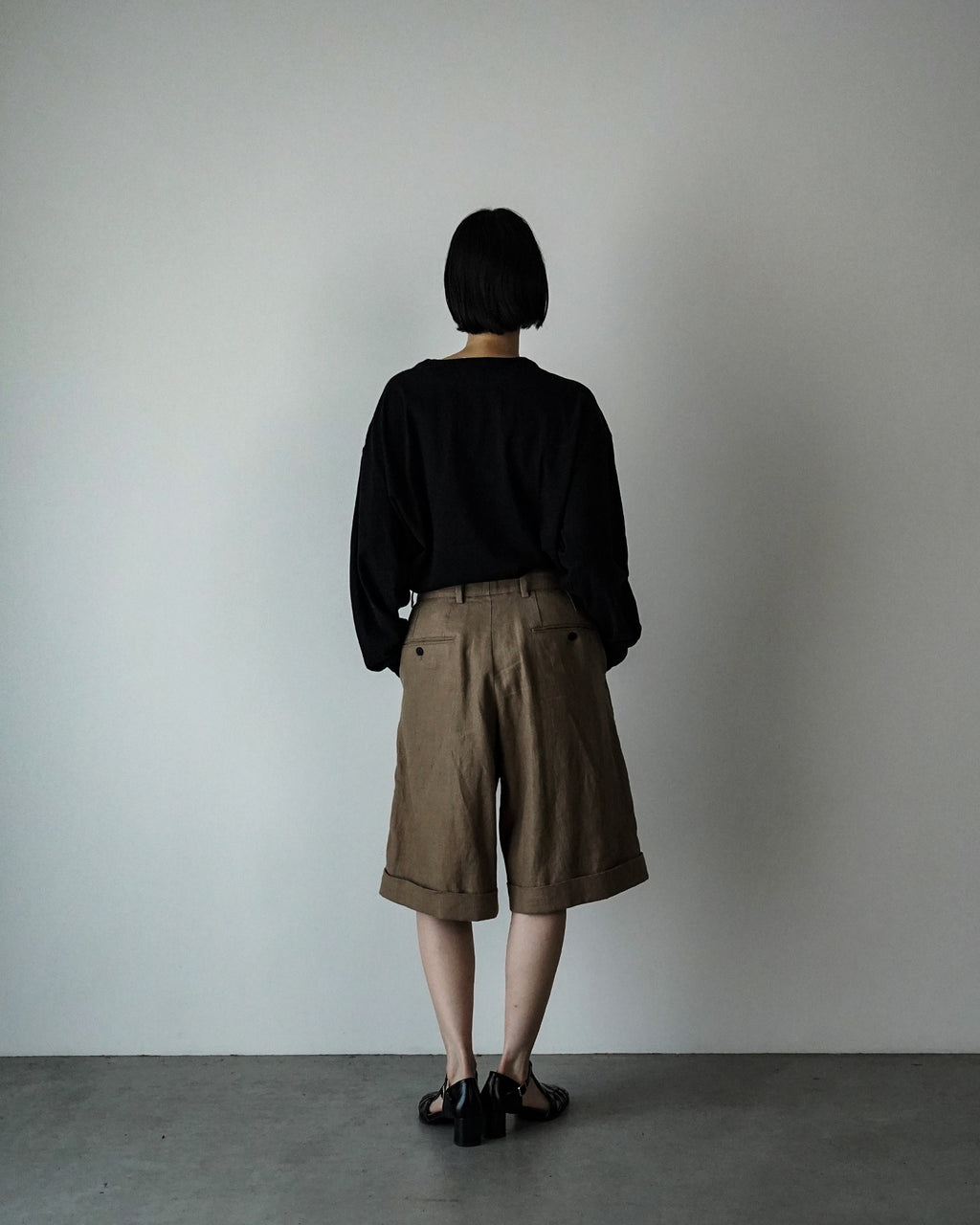 Linen Twill Coin Pocket 2Tuck Double-Hem Shorts <#beige>