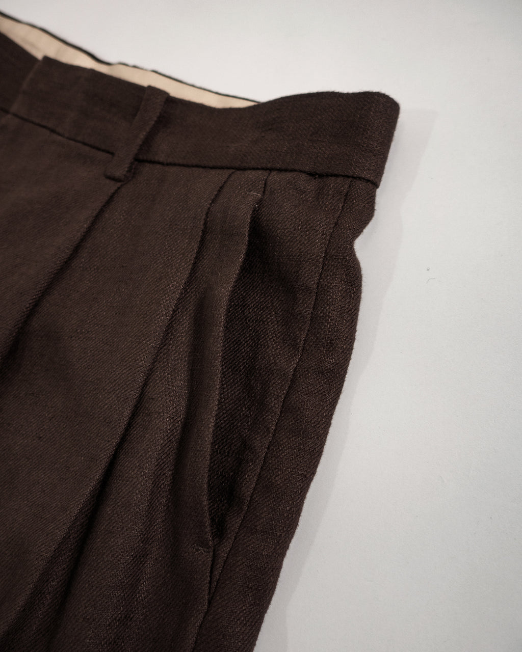 Linen Twill Coin Pocket 2Tuck Double-Hem Shorts <#browm>