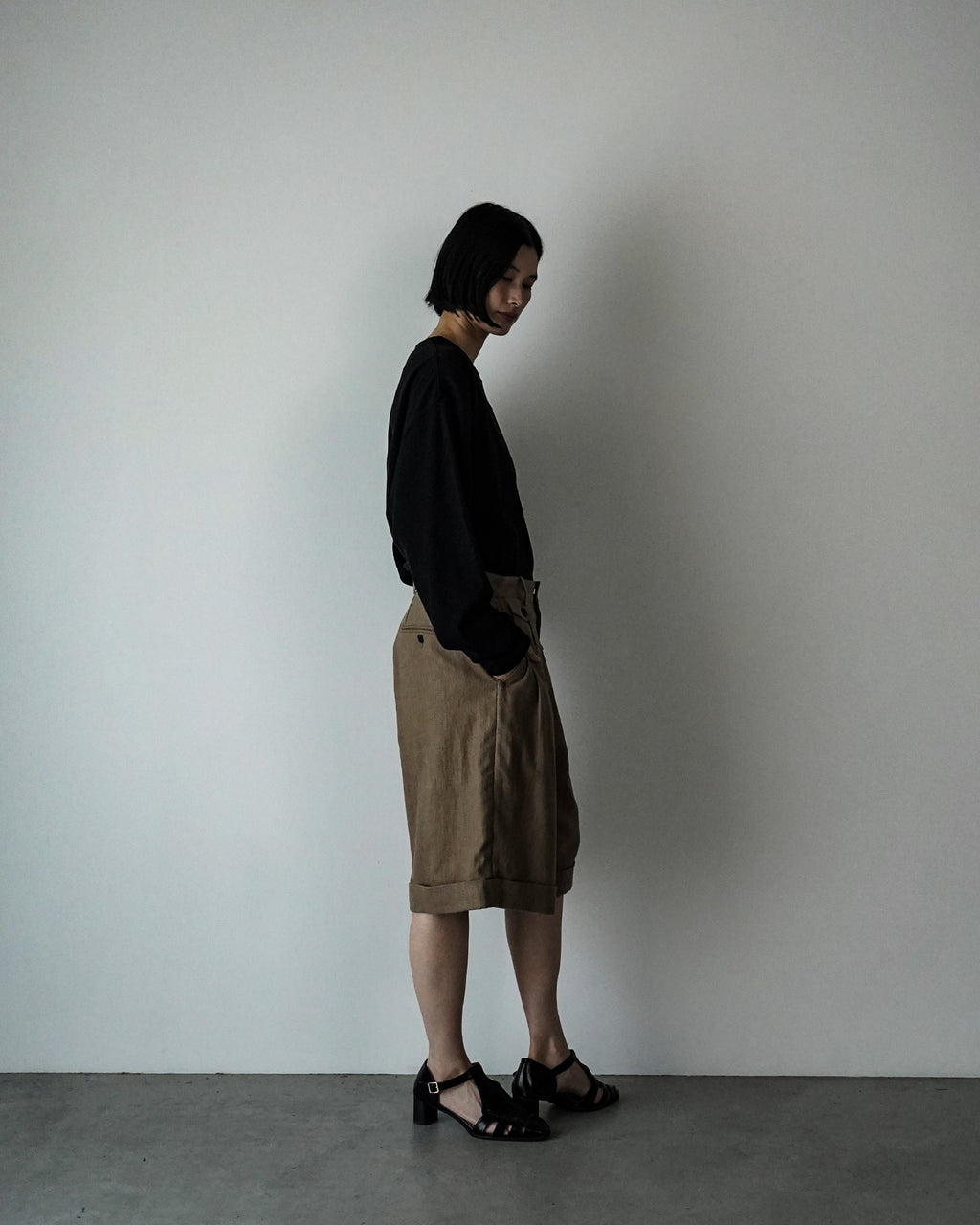 Linen Twill Coin Pocket 2Tuck Double-Hem Shorts <#beige>
