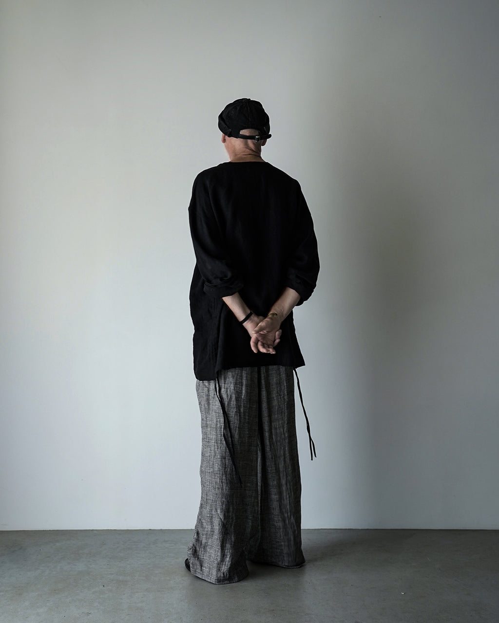 French Linen Side Shirring Long-Sleeve Pullover<#black>
