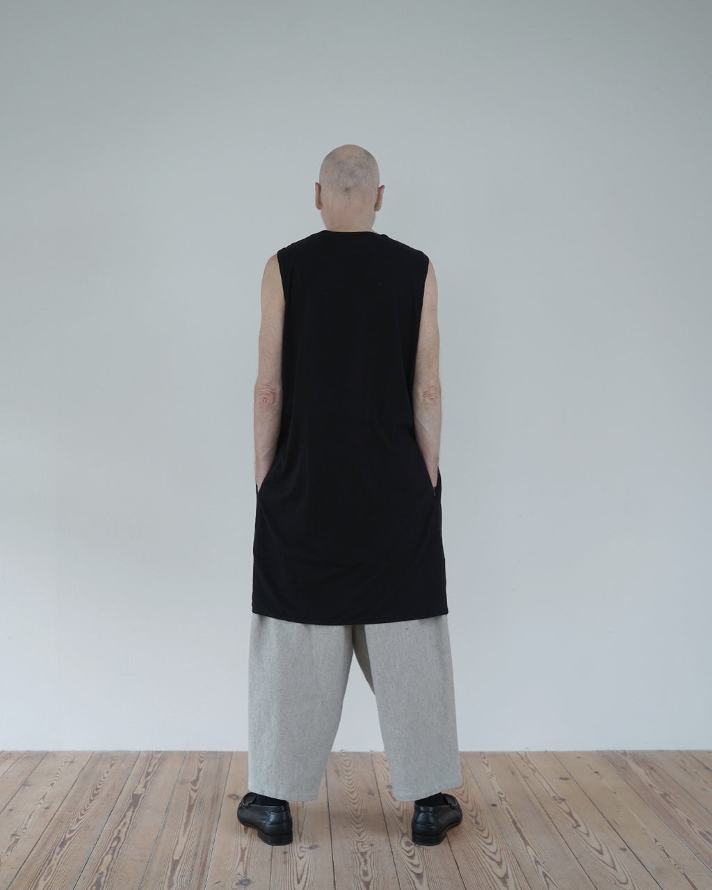 Linen Jersey Inner Layered Front Slit Tank Top <#black>