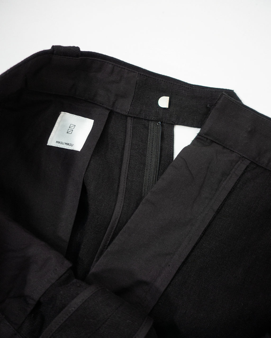French Linen Back Belt 3Tuck Wide Straight Trousers <#black>
