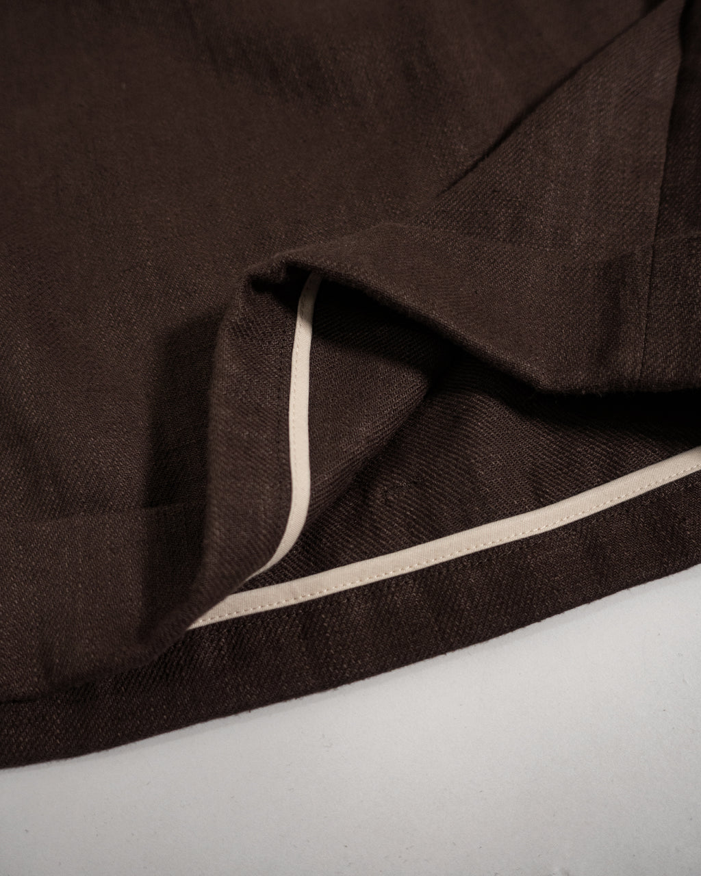 Linen Twill Coin Pocket 2Tuck Double-Hem Shorts <#browm>