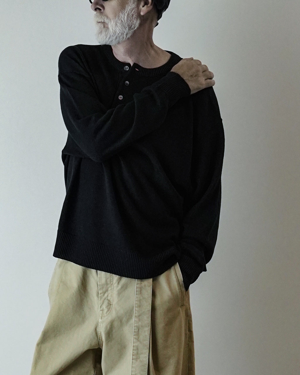 Linen Mid-Gauge Henley Neck Knit Pullover <#black>