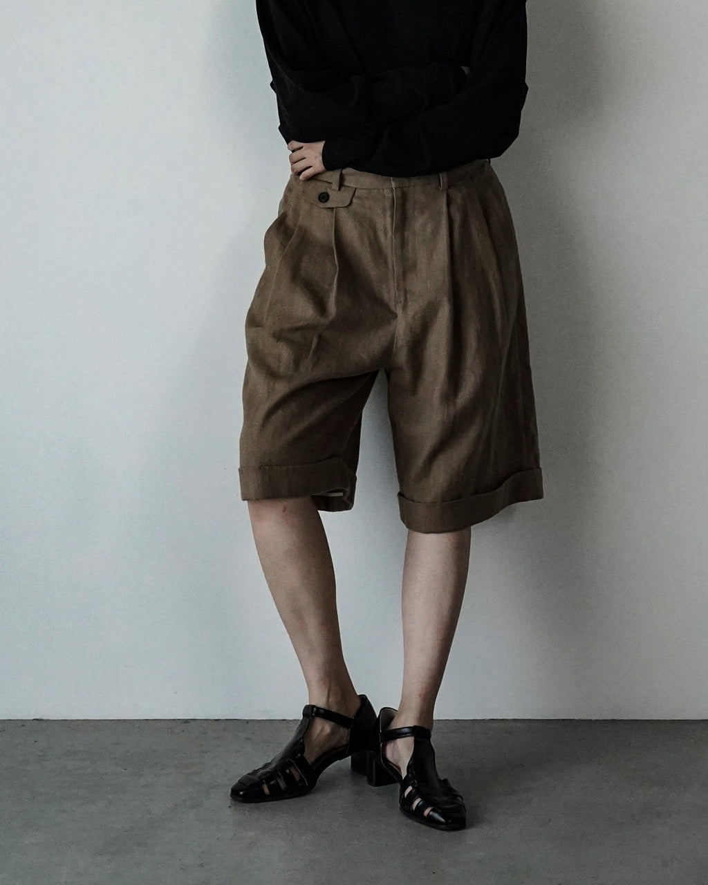 Linen Twill Coin Pocket 2Tuck Double-Hem Shorts <#beige>