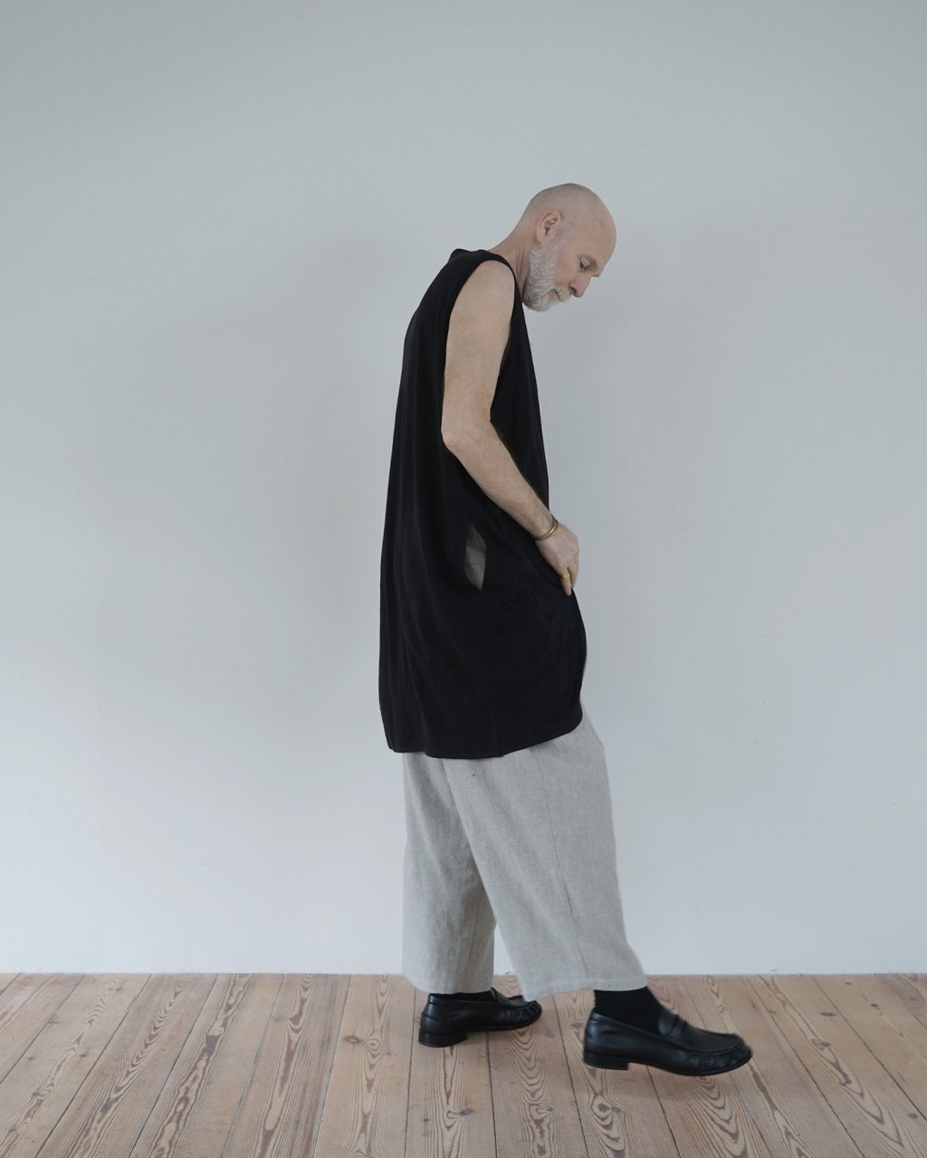 Linen Jersey Inner Layered Front Slit Tank Top <#black>