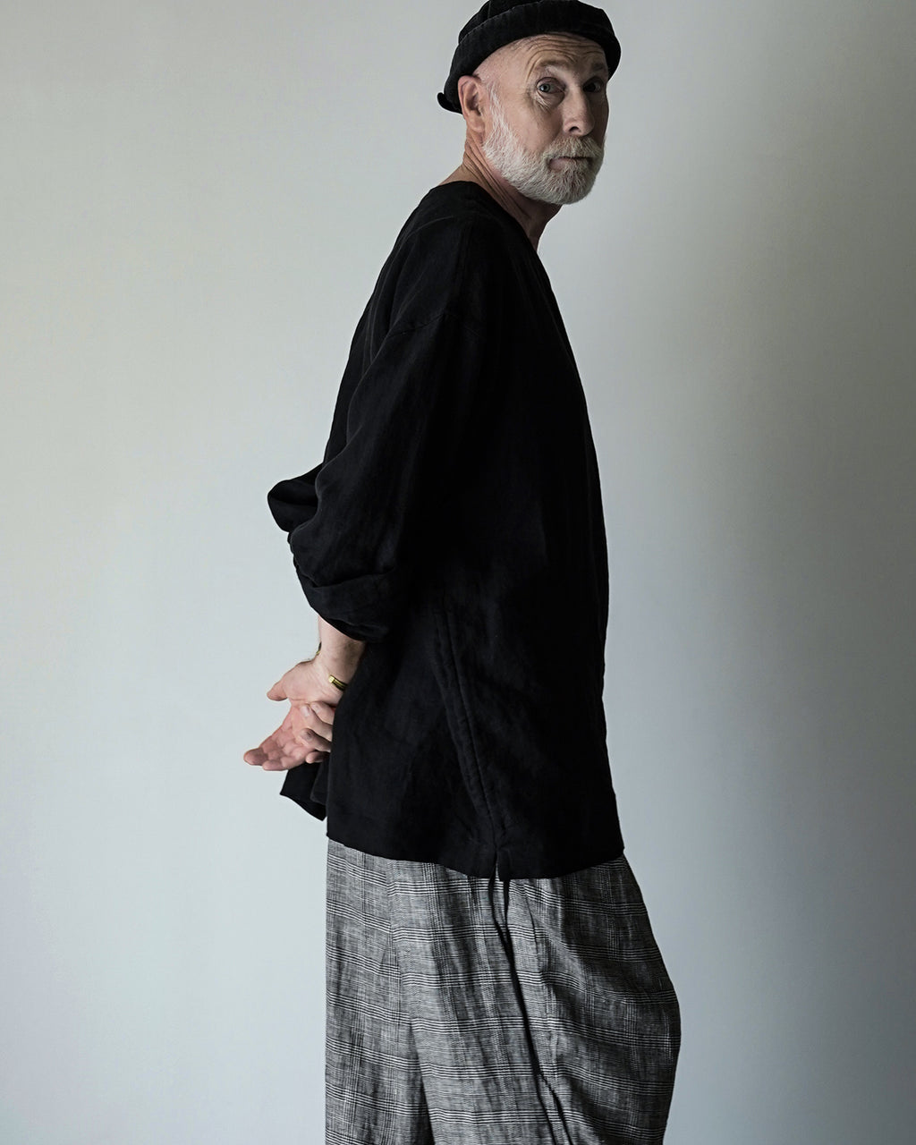 French Linen Side Shirring Long-Sleeve Pullover<#black>