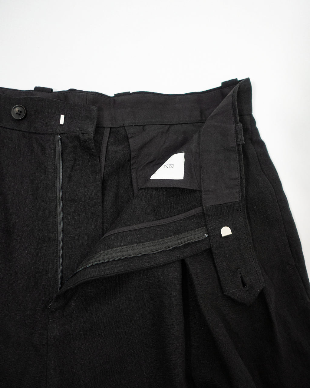 French Linen Back Belt 3Tuck Wide Straight Trousers <#black>