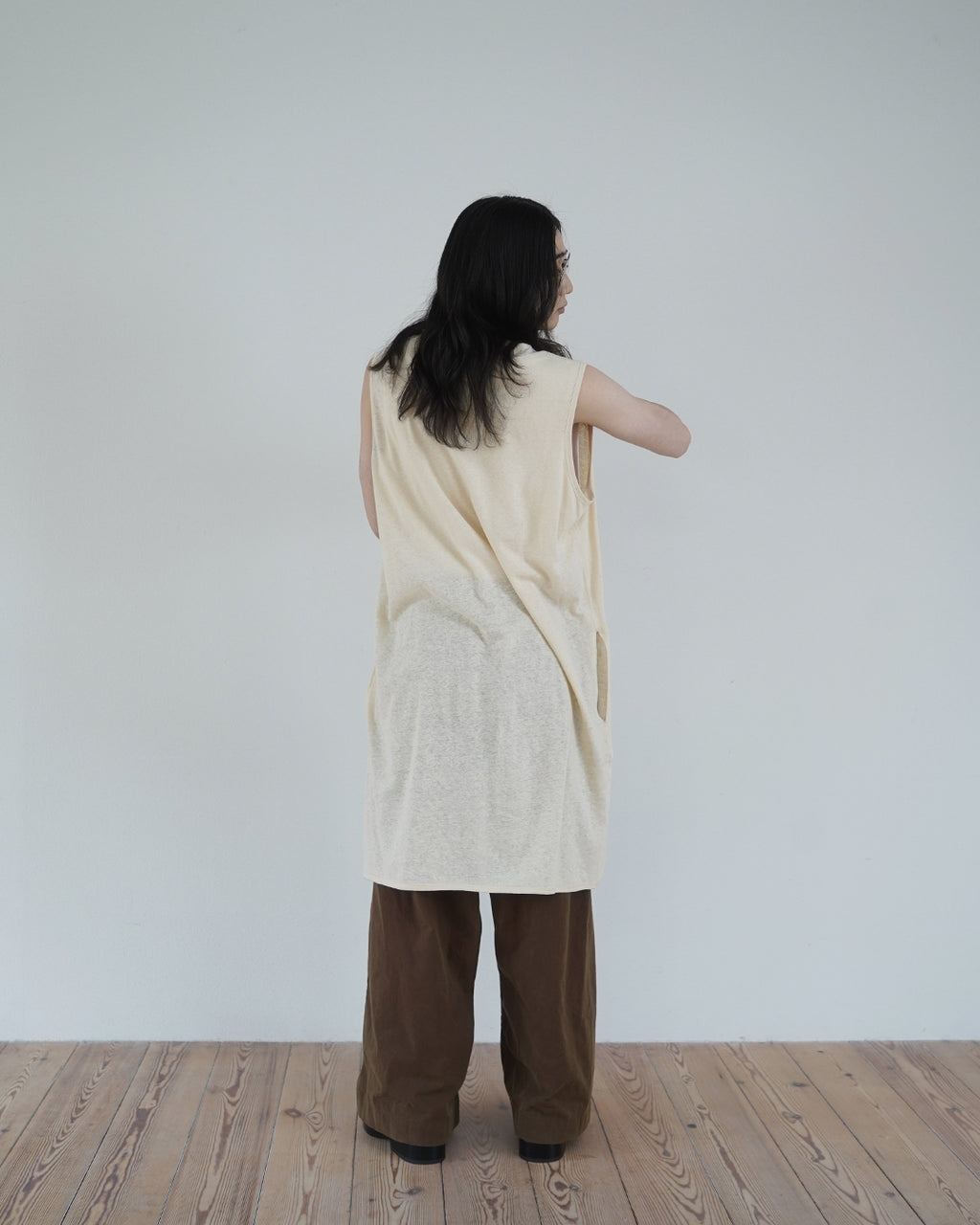 Linen Jersey Inner Layered Front Slit Tank Top <#ivory>