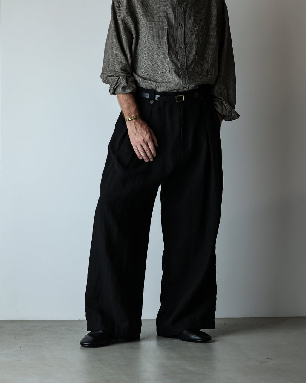 French Linen Back Belt 3Tuck Wide Straight Trousers <#black>