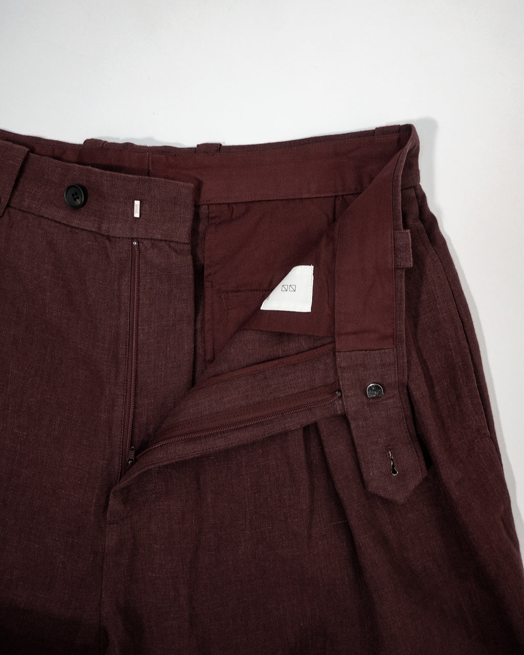 French Linen Back Belt 3Tuck Wide Straight Trousers <#burgundy>