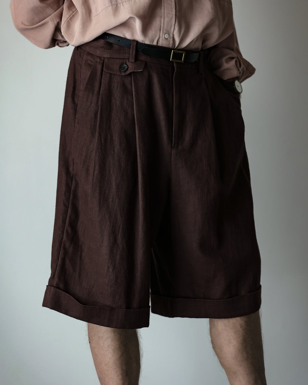 Linen Twill Coin Pocket 2Tuck Double-Hem Shorts <#browm>