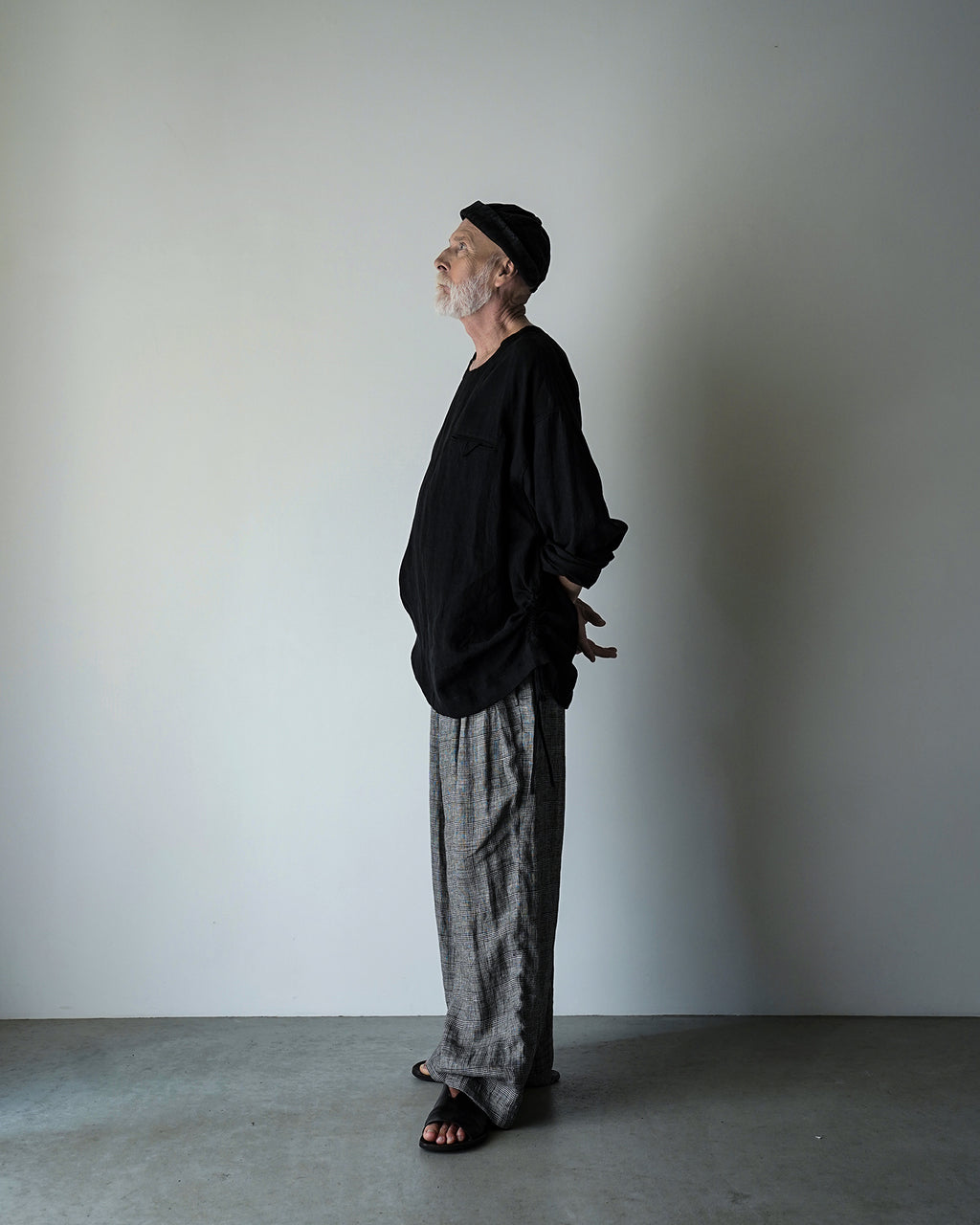 French Linen Side Shirring Long-Sleeve Pullover<#black>