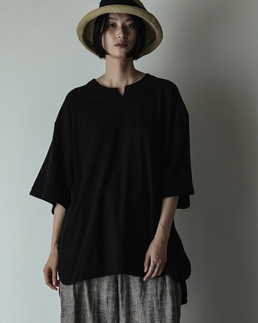 Cotton Linen Hem Round Skipper Half Sleeve Tee <#black>
