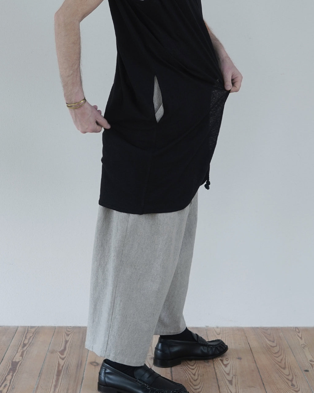 Linen Jersey Inner Layered Front Slit Tank Top <#black>