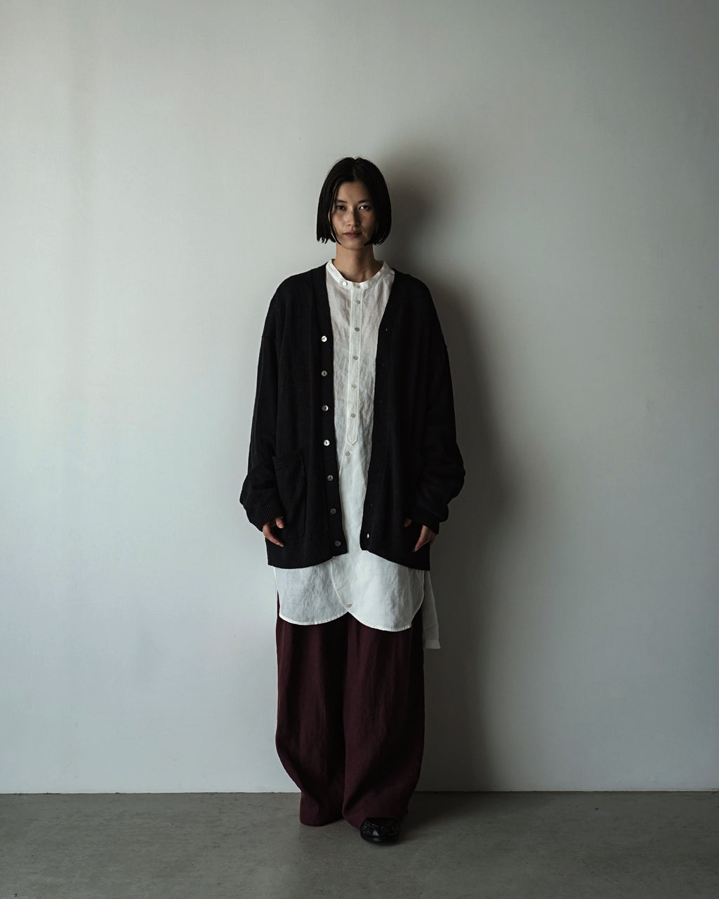 Linen Mid-Gauge V-Neck Knit Gown Cardigan <#black>