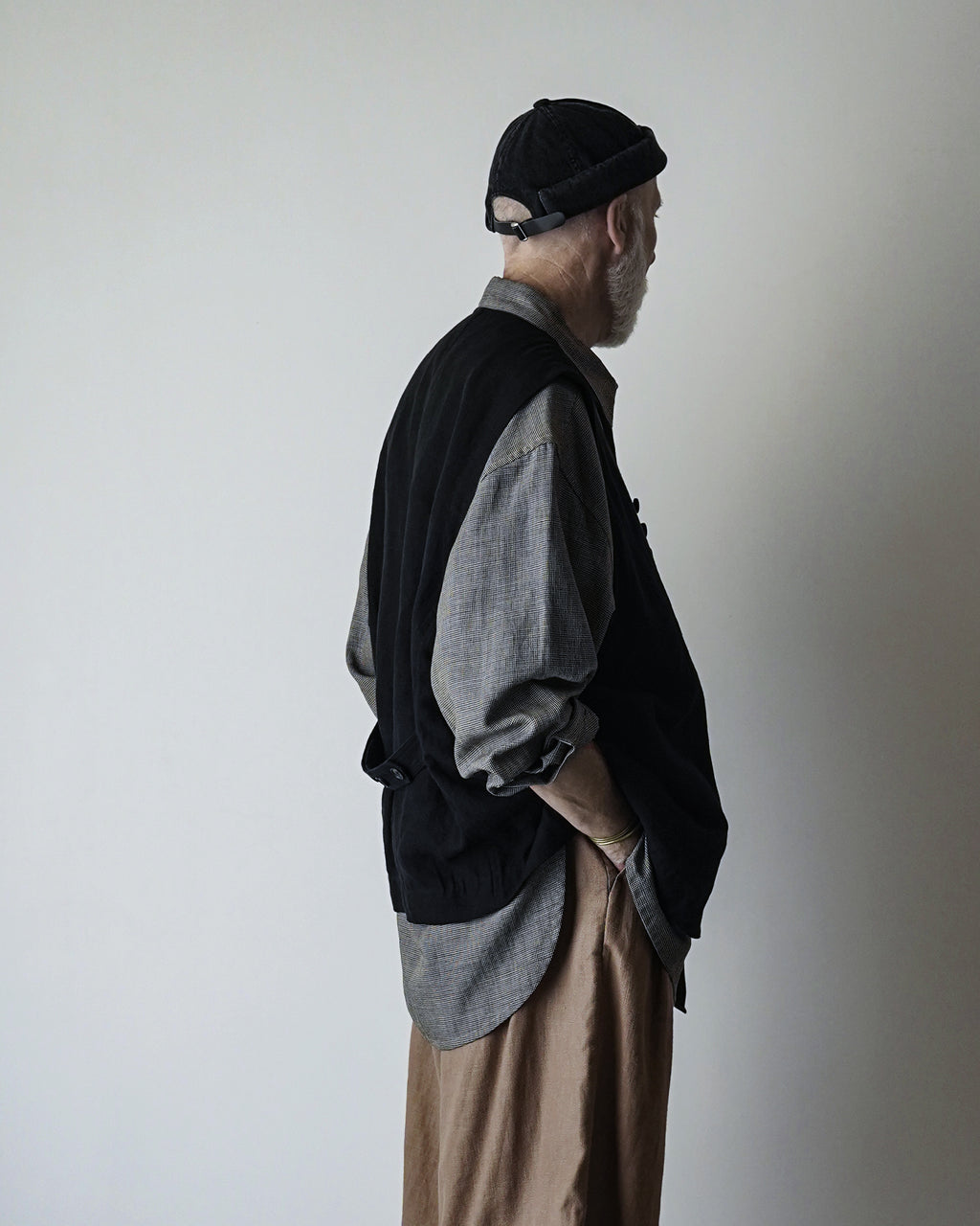 French Linen Back Belt Button Design V-Neck Vest <#black>