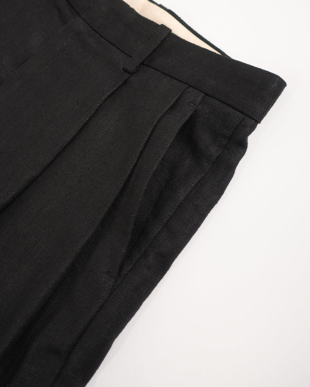 Linen Twill Coin Pocket 2Tuck Double-Hem Shorts <#black>