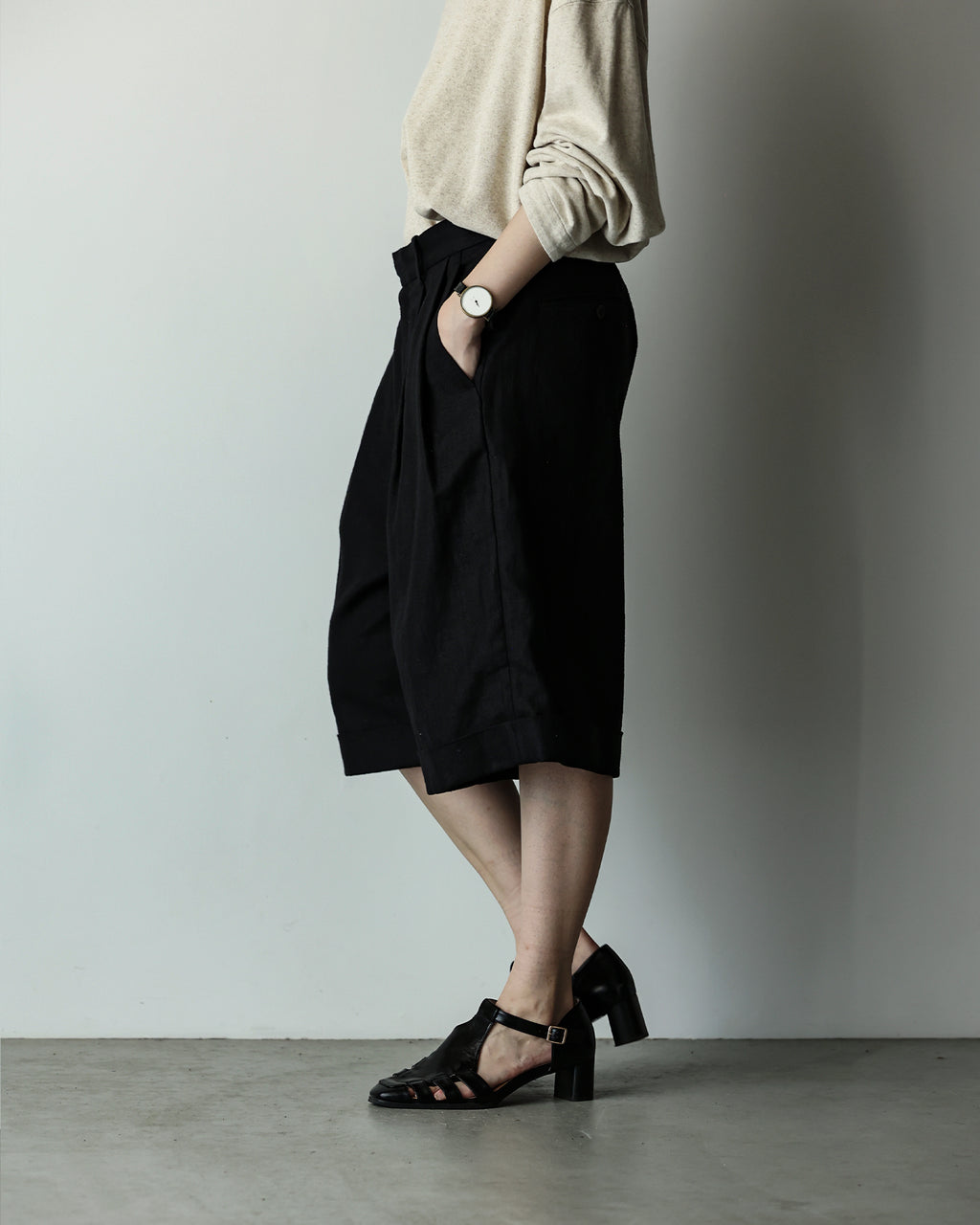 Linen Twill Coin Pocket 2Tuck Double-Hem Shorts <#black>