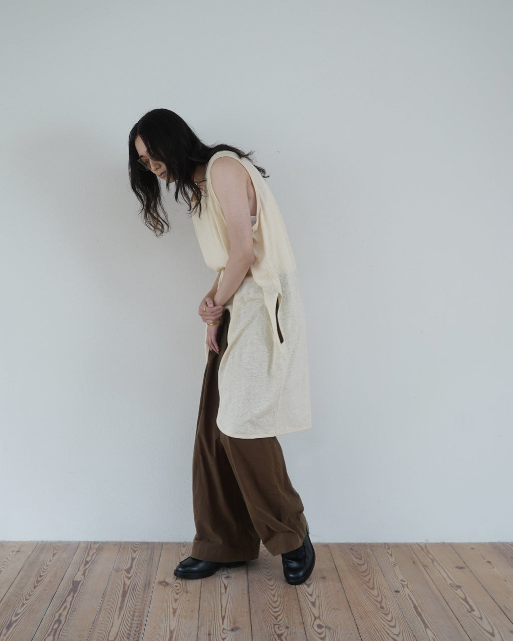 Linen Jersey Inner Layered Front Slit Tank Top <#ivory>