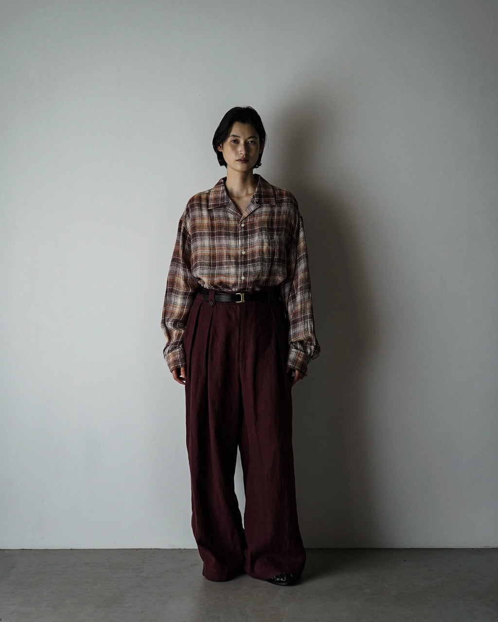 French Linen Back Belt 3Tuck Wide Straight Trousers <#burgundy>