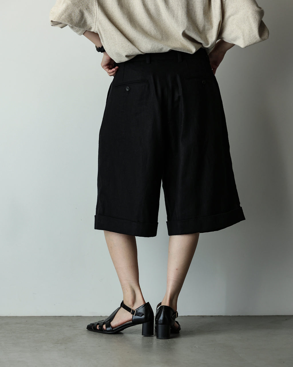 Linen Twill Coin Pocket 2Tuck Double-Hem Shorts <#black>