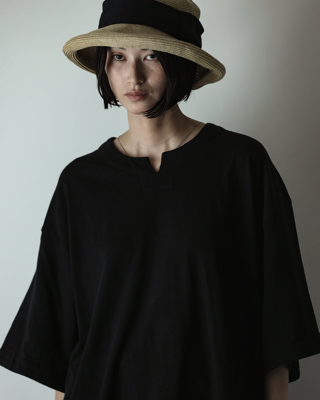 Cotton Linen Hem Round Skipper Half Sleeve Tee <#black>