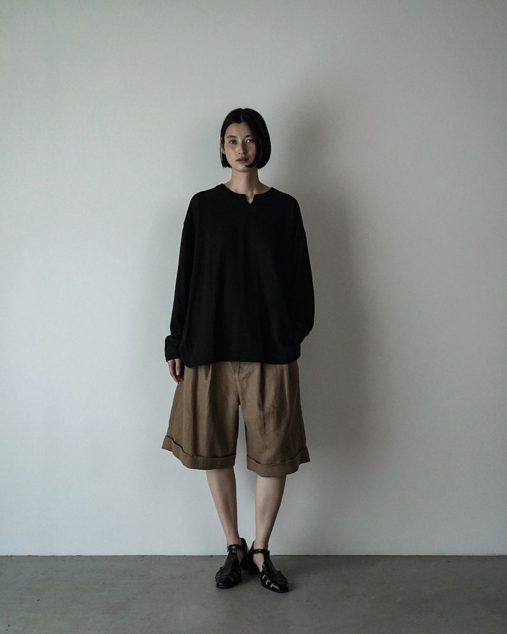 Linen Twill Coin Pocket 2Tuck Double-Hem Shorts <#beige>